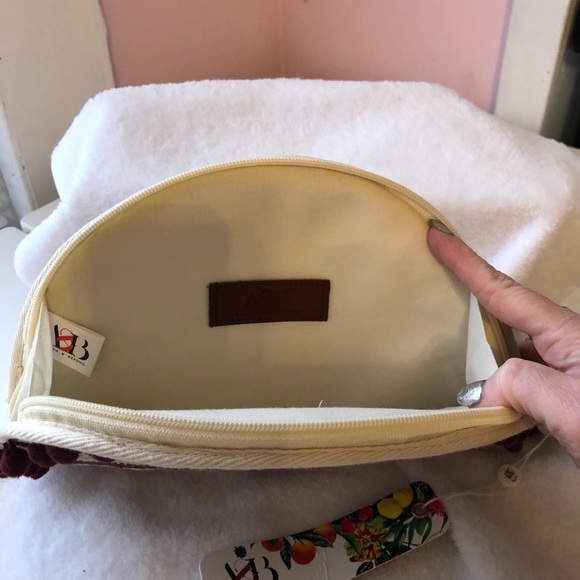 FINAL SALE- LEAVING CLOSET-NO FURTHER DISCOUNTS - Picture 2 of 8